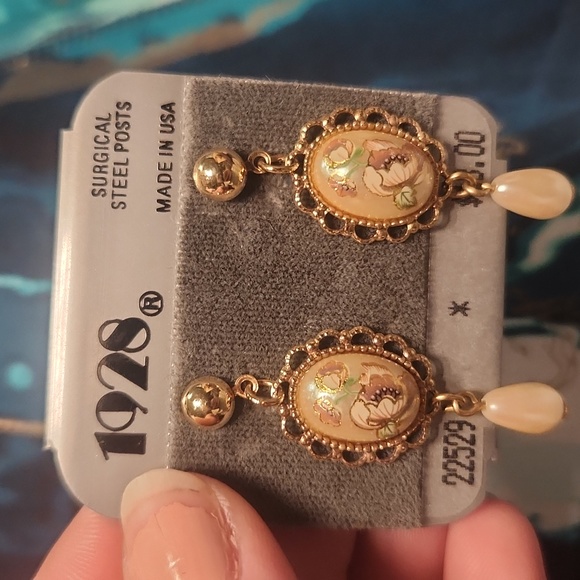 Mainly vintage clip earings - Picture 3 of 16